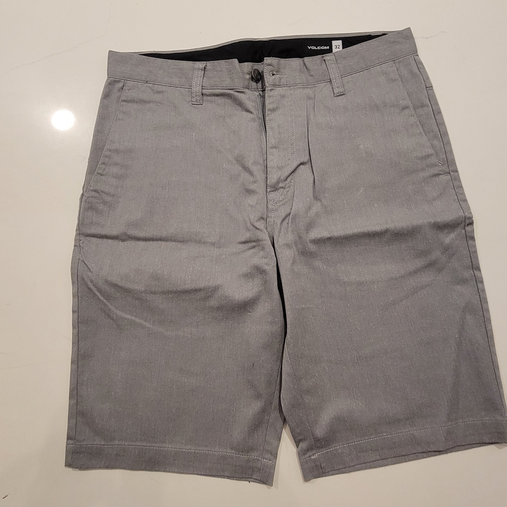 Volcom Men's Flat Front Gray Shorts - Picture 1 of 3